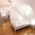 Dragon's Cave 公寓